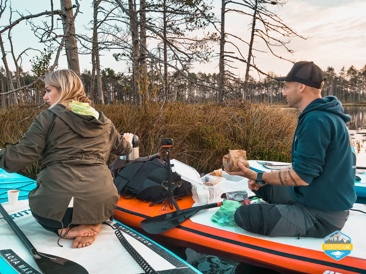 SUP sunrise in the swamp: Ķemeri bog – Piedzīvojums - saullēkts ar SUP Cenas tīrelī